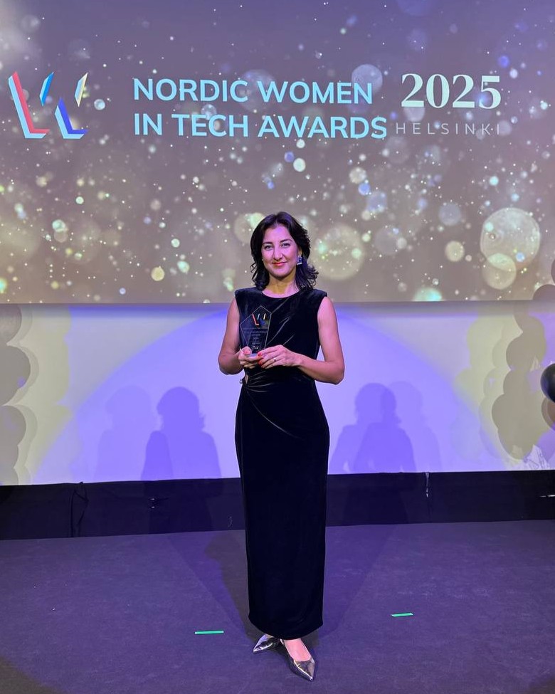 Kamilla Sultanova with the Liva Echwald Diversity Award from Nordic Women in Tech Awards